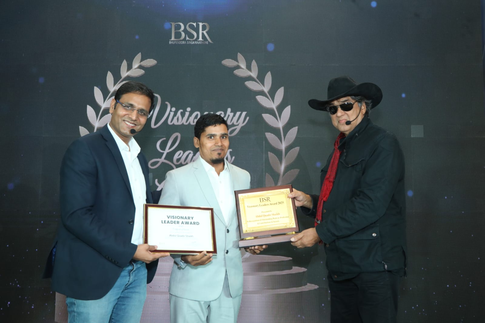 Mr. Abdul Qadir receiving the Visionary Leaders Award Mr. Abdul Qadir receiving the Visionary Leaders Award